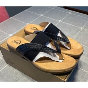 Cliffs by White Mountain* Women's Size 9.5-Bumble Woven Slip-On Thong Sandals